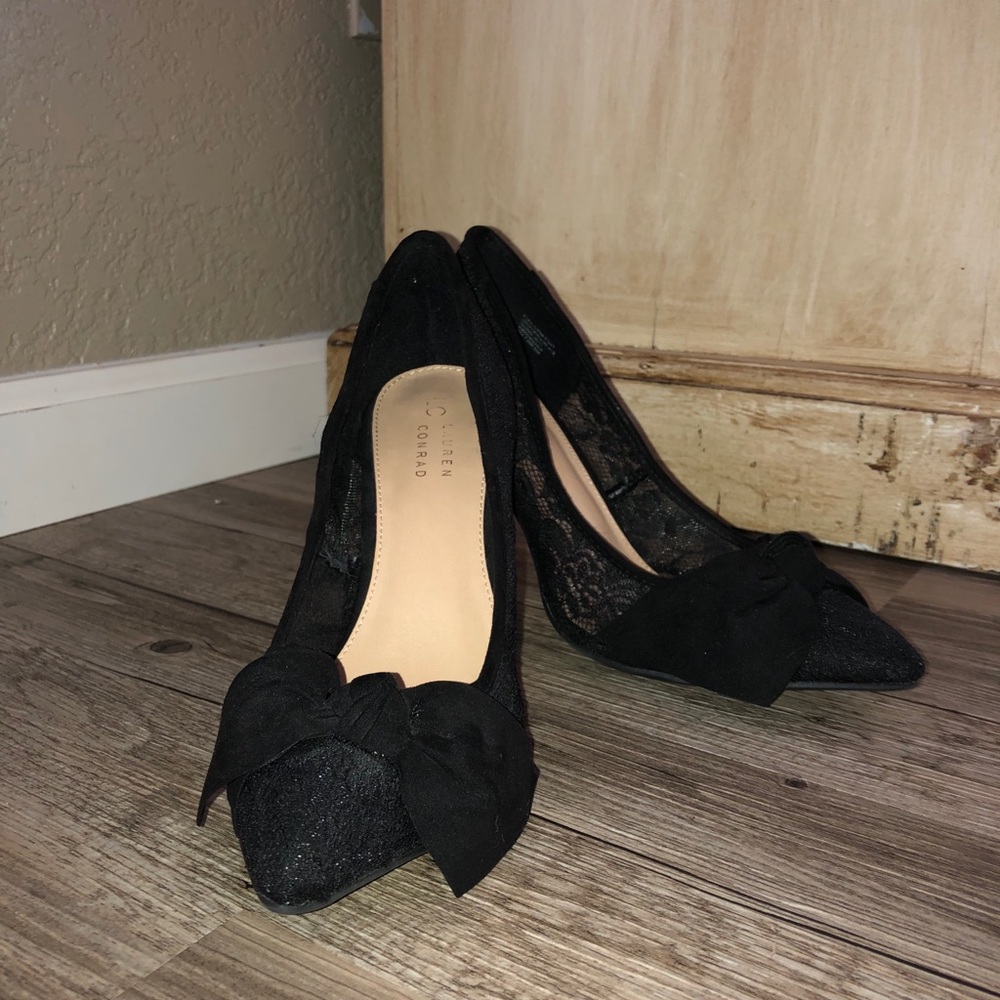 Heels with bows